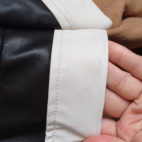 Women’s Tan Trench Coat with Black and White Accents – Size S - Picture 7 of 13